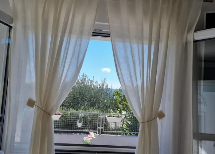 アパート Mare トロギール